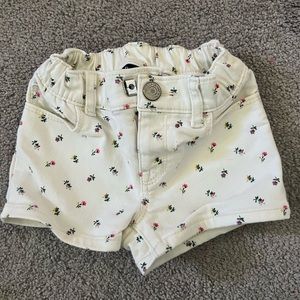 Gap shorts 18-24m